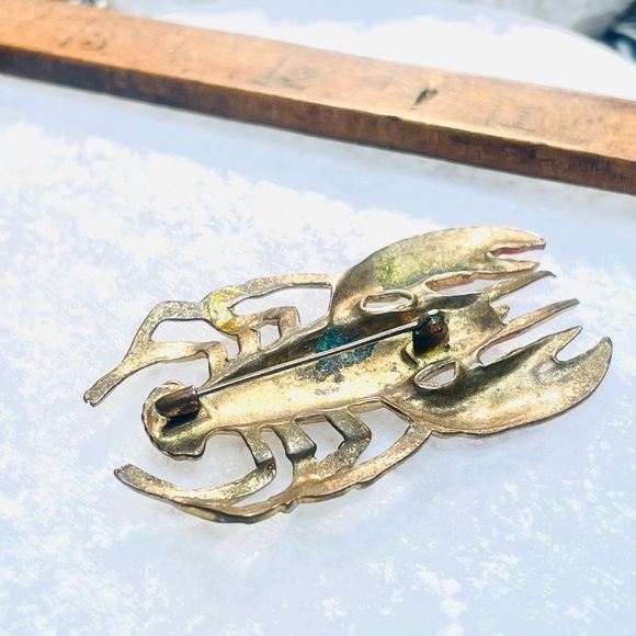 🖤 Vintage 🖤 Mid Century Lobster Brooch Gold Metal Red Orange Enamel Pin 🦞🦞🦞 - Picture 5 of 5